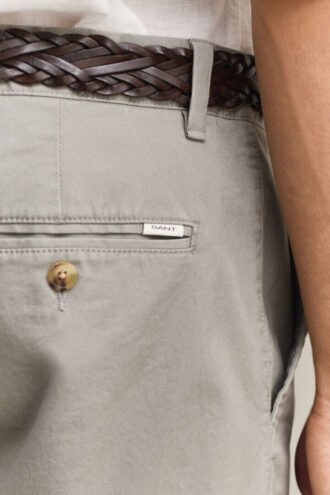 Klassische Chinos in schmaler Passform