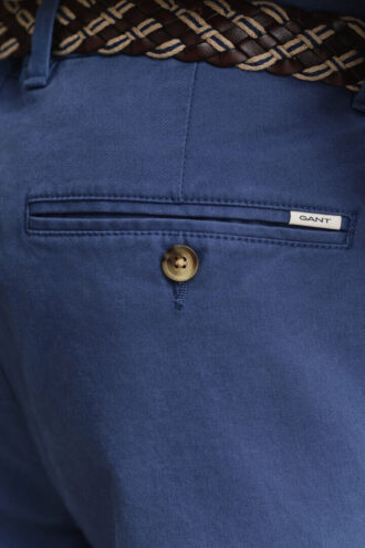 Klassische Chinos in schmaler Passform