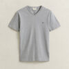Slim-Fit-T-Shirt mit V-Ausschnitt und Wappen