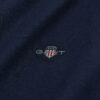 Slim-Fit-T-Shirt mit V-Ausschnitt und Wappen