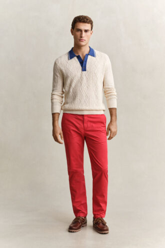 Sonnenverblasste Chinos