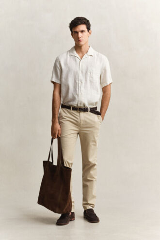 Sonnenverblasste Chinos