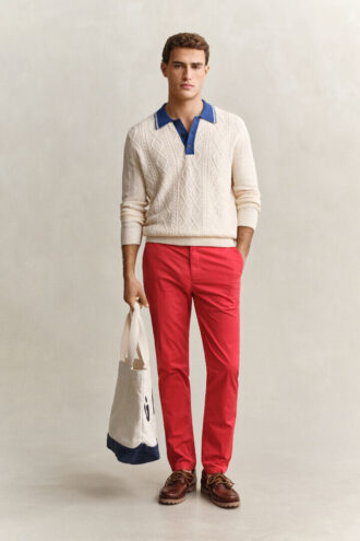 Sonnenverblasste Chinos