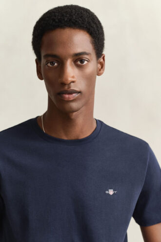 T-Shirt mit Shield-Motiv in Regular-Fit